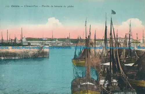 R028904 Calais. L Avants Port. Flotille de Bateaux de Peche