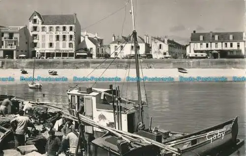 R011178 Quiberon. Morbihan. Port Maria. Ankunft des Sardiniers. Artaud Pere. RP