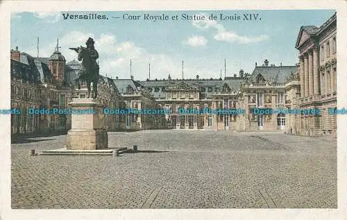 R011330 Versailles. Cour Royale et Statue de Louis XIV