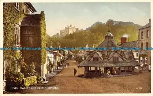 R096170 Garnmarkt und Schloss. Dunster