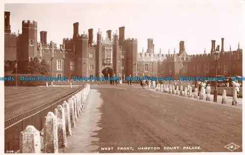 R097935 Westfront. Hampton Court Palace. Jackson