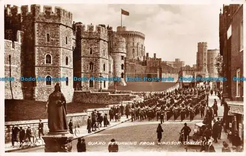 R097940 Wache kehrt von Windsor Castle zurück. Valentinstag. RP. 1941