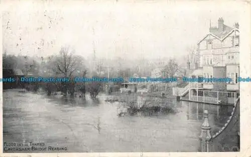 R126184 Hochwasser in der Themse. Caversham Bridge Reading