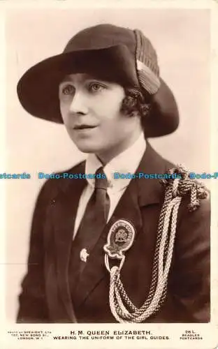 R126465 H. M. Queen Elizabeth trägt die Uniform der Girl Guides. Beagles. R