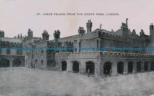 R128057 St. James Palace aus dem Green Park. London