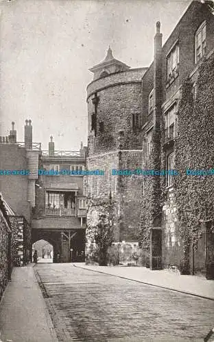 R635000 Tower of London. Blick entlang der Außenstation mit Blick nach vorne zum
