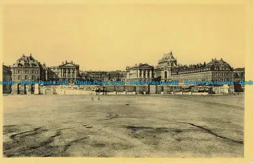 R634207 Chateau de Versailles. Fassade Prise de la Place D Armes. Des Musees Nati