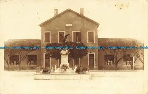 R636140 Georges Clemenceau. Monument aux Morts. Garenne Celestin