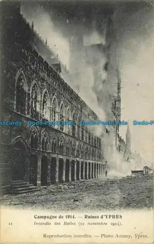 R636669 Campagne de 1914. Ruine d Ypern. Incendie des Halles. Antonius. 1915