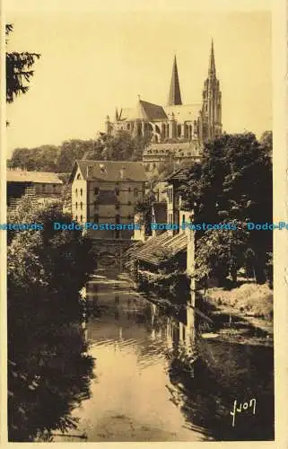 R636867 Chartres. Eure et Loir. La Cathedrale et Les Rives de l Eure. Yvon