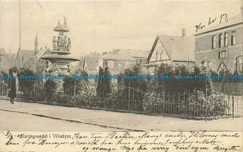 R637960 Springvandet i Villabyen. 1905