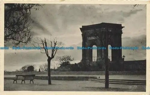 R638654 Montpellier. Crepuscule au Chateau d Eau. Rella