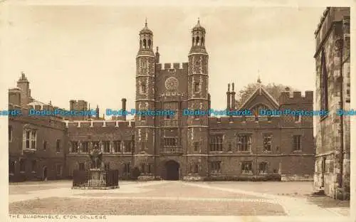 R640198 Eton College. Das Viereck. Daily News