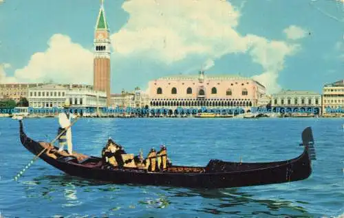 R638915 Venezia. Panorama und Gondel