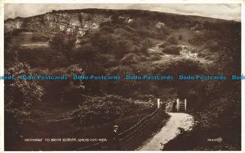 R639474 Rhos on Sea. Pathway To Bryn Euryn. Valentinstag. Foto Braun