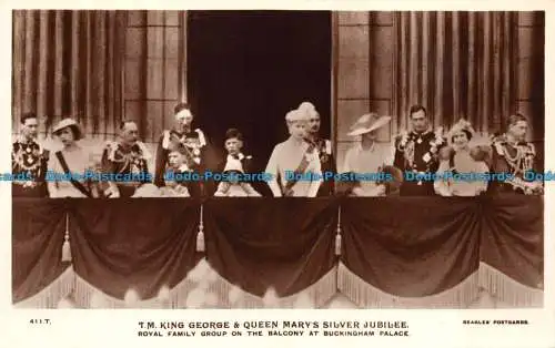 R157199 T. M. King George and Queen Marys Silver Jubilee. Königliche Familiengruppe auf