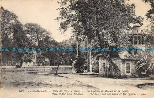 R157269 Versailles. Park des kleinen Trianon. Die Molkerei und das Haus der Q