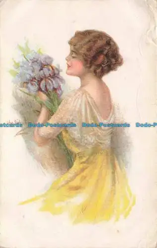R663068 Frau mit blauen Blumen in den Händen. Gibson Art Company
