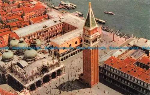 R664468 Venezia. Blick aus der Luft. M.D.A