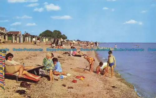 R663338 West Mersea. Der Strand. Postkarte. 1966