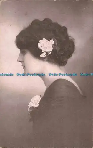 R663368 Frauen mit Blume im Haar. Portrait