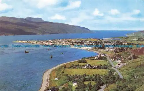 R665521 Ullapool und Lochbesen. Blick auf die Sommerinseln