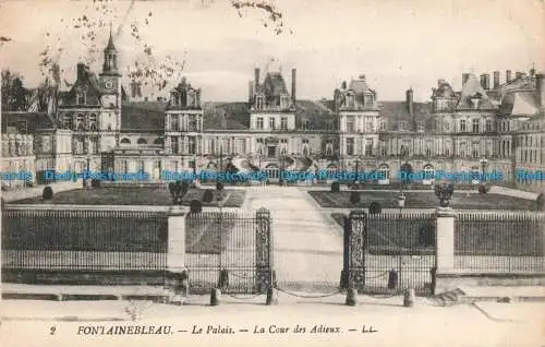 R666425 Fontainebleau. Le Palais. Le Cour des Adieux. LL. 2