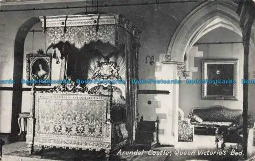 R665088 Arundel Castle. Queen Victoria Bett. 1958