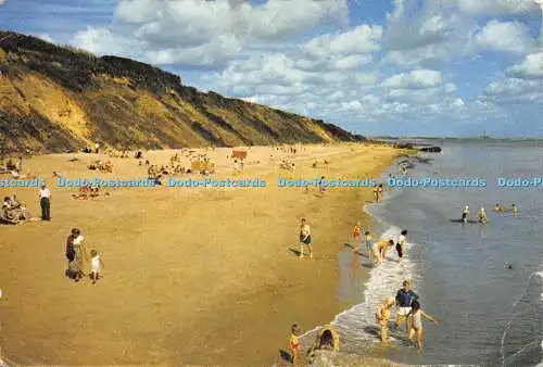 D027951 Warners Holiday Camp. Corton. Lowestoft. Suffolk. Der Strand. Dixon. 1969
