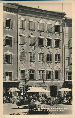 R047883 W.H. Mozarts Geburtshaus am Universitätsplatz zu Salzburg. 1955