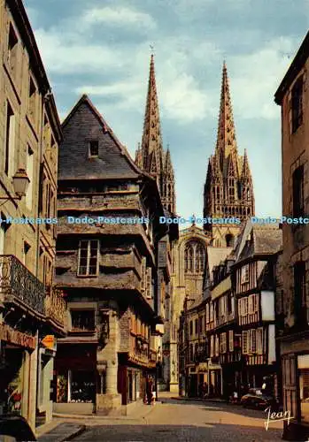 D029011 La Bretagne. Quimper. Finistere. La rue Kereon et ses vieilles maisons.