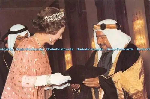 D037389 Amir von Bahrain mit S. M. Queen Elizabeth II. Original auf 3 M Folie. Dom