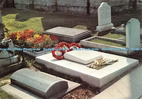 D043342 Oxfordshire. St. Martin Kirche Bladon. The Churchill Graves. A Gordon Fr