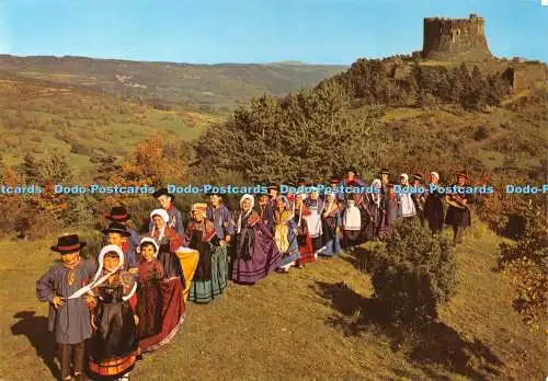 D040524 L Auvergne Folklorique. Lou z efants de Murol au Pied de Leur Chateau. A