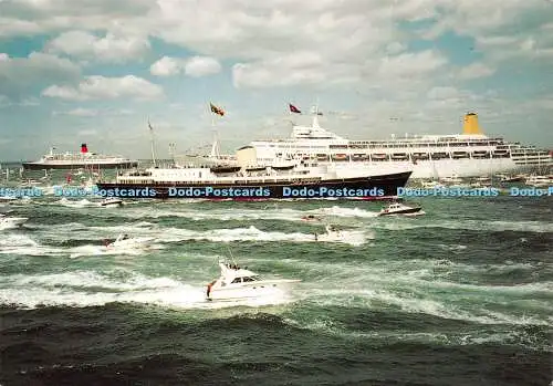 D038743 Royal Yacht Britannia. Queen Elizabeth. 2. und Canberra im Solent. J