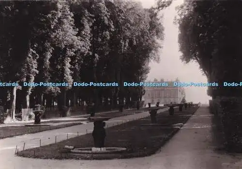 D046893 Versailles. Les Jardins du Chateau. L Allee d eau. Serv. Commercial Monu