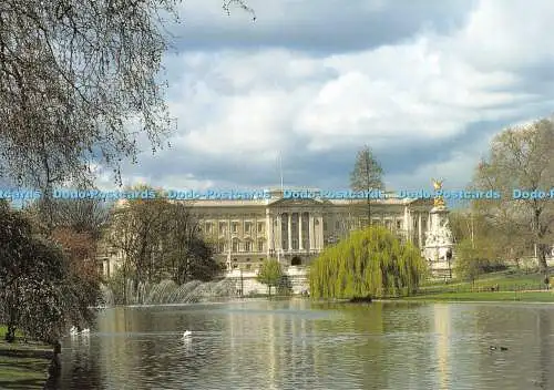 D047402 Buckingham Palace. Die Ostfront des Buckingham Palace von St. Jamess.