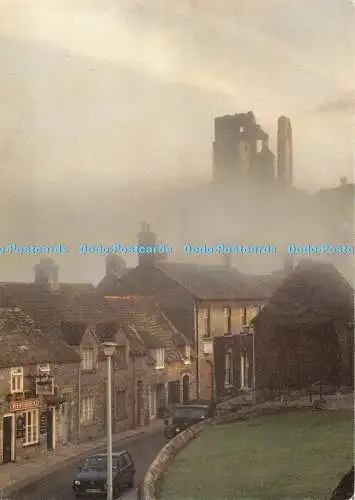 D050126 Dorset. Corfe Castle. Im Morgennebel. Ein Eigentum der National Tr