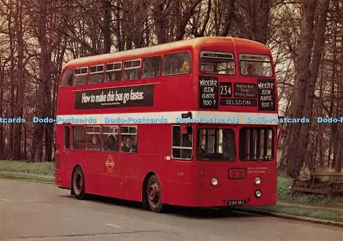 Bus Typ D050712 XA auf der Route 234 in Addington Road bei Sanderstead Plantation. Lo