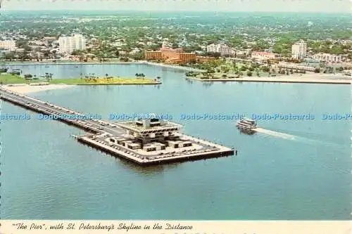 D052136 Der Pier mit der Skyline von St. Petersburg in der Ferne. SPI 21. Sun Coast