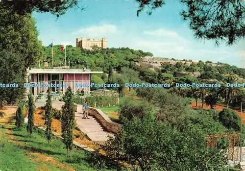 D051357 Malta. Busket mit Straßenhaus. Verdala Palast im Hintergrund. Die Malta I