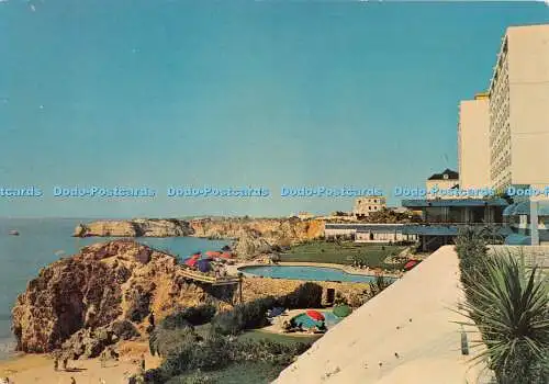 D056995 Portugal. Praia da Rocha. Algarve. Comer