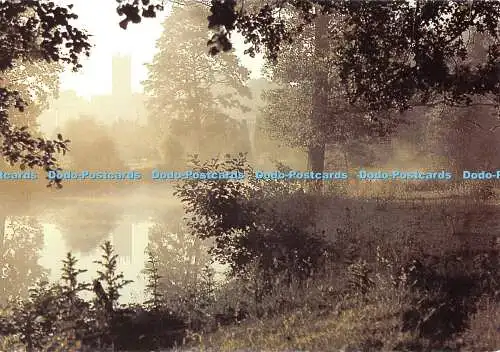 D057561 Pfarrkirche Ludlow vom Fluss Teme. S.P. Print Group. Historische Lu