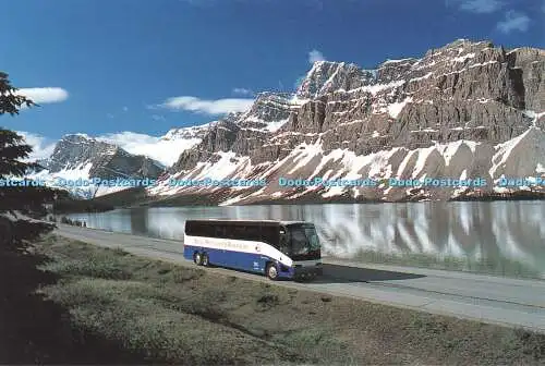 D059607 Kanada. Rocky Mountaineer Motorcoach am Crowfoot Glacier. The Icefields