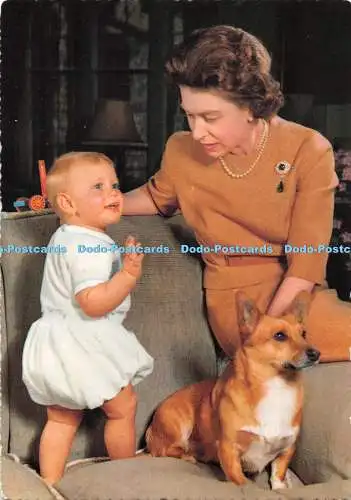 D060734 H.M. Queen Elizabeth II mit Prinz Edward und ihrem Corgi Heather. Pho