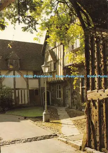 D061418 Winchester Cathedral. Cheyney Gate to Cathedral Close. Richter. C8247