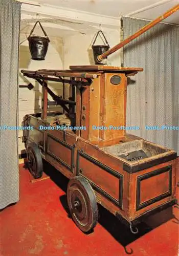 D061421 Roggenmuseum. Das Feuerwehrfahrzeug der Pfarrei Roggen aus dem 18. Jahrhundert. Braham. C3687X. Jud