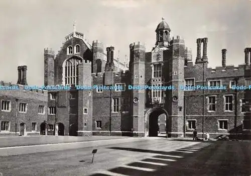 D063777 Hampton Court Palace. Anne Boleyn Gateway und die Große Halle. aus dem B