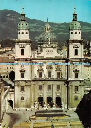 D085361 Salzburg. Domplatz zur Festzeit. Kiesel