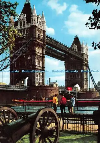 D085586 London. Tower Bridge. John Hinde. Kodak Ektachrome